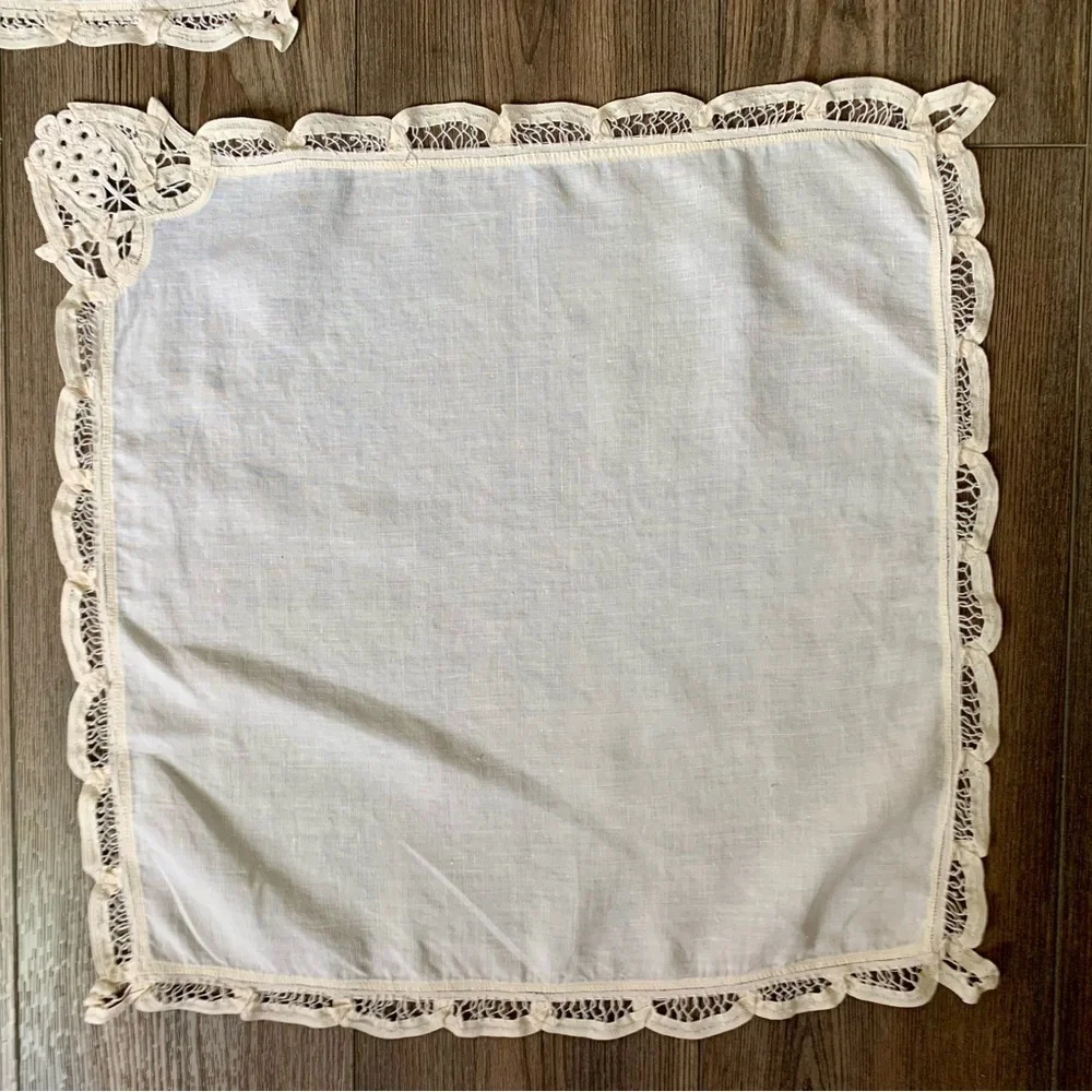 Vintage table cloths 18/18”